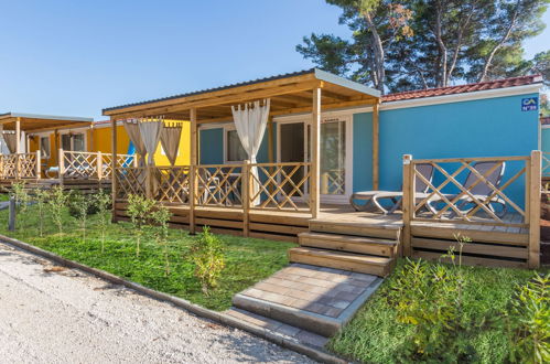 Photo 1 - Maison de 2 chambres à Tar-Vabriga avec piscine et jardin