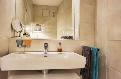 Foto 32 - Appartamento con 2 camere da letto a Gambarogno con piscina e terrazza