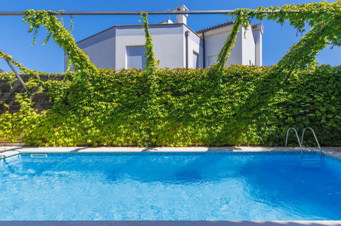 Foto 7 - Apartamento de 1 quarto em Ližnjan com piscina e jardim