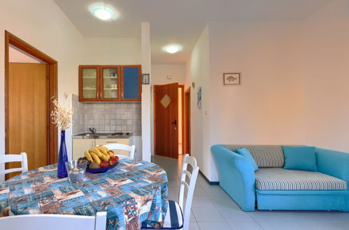 Foto 4 - Appartamento con 1 camera da letto a Ližnjan con piscina e vista mare