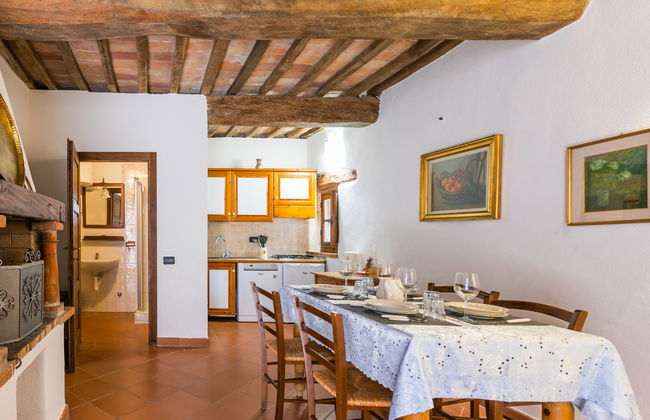 3 bedroom Apartment in Castelnuovo di Val di Cecina with swimming pool and garden - Photo 11