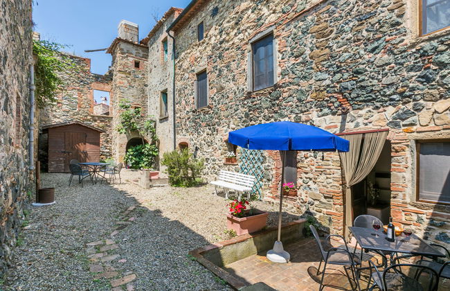 3 bedroom Apartment in Castelnuovo di Val di Cecina with swimming pool and garden - Photo 28