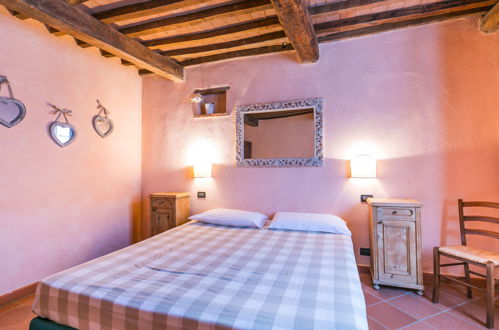 Foto 15 - Apartment mit 1 Schlafzimmer in Castelnuovo di Val di Cecina mit schwimmbad und garten