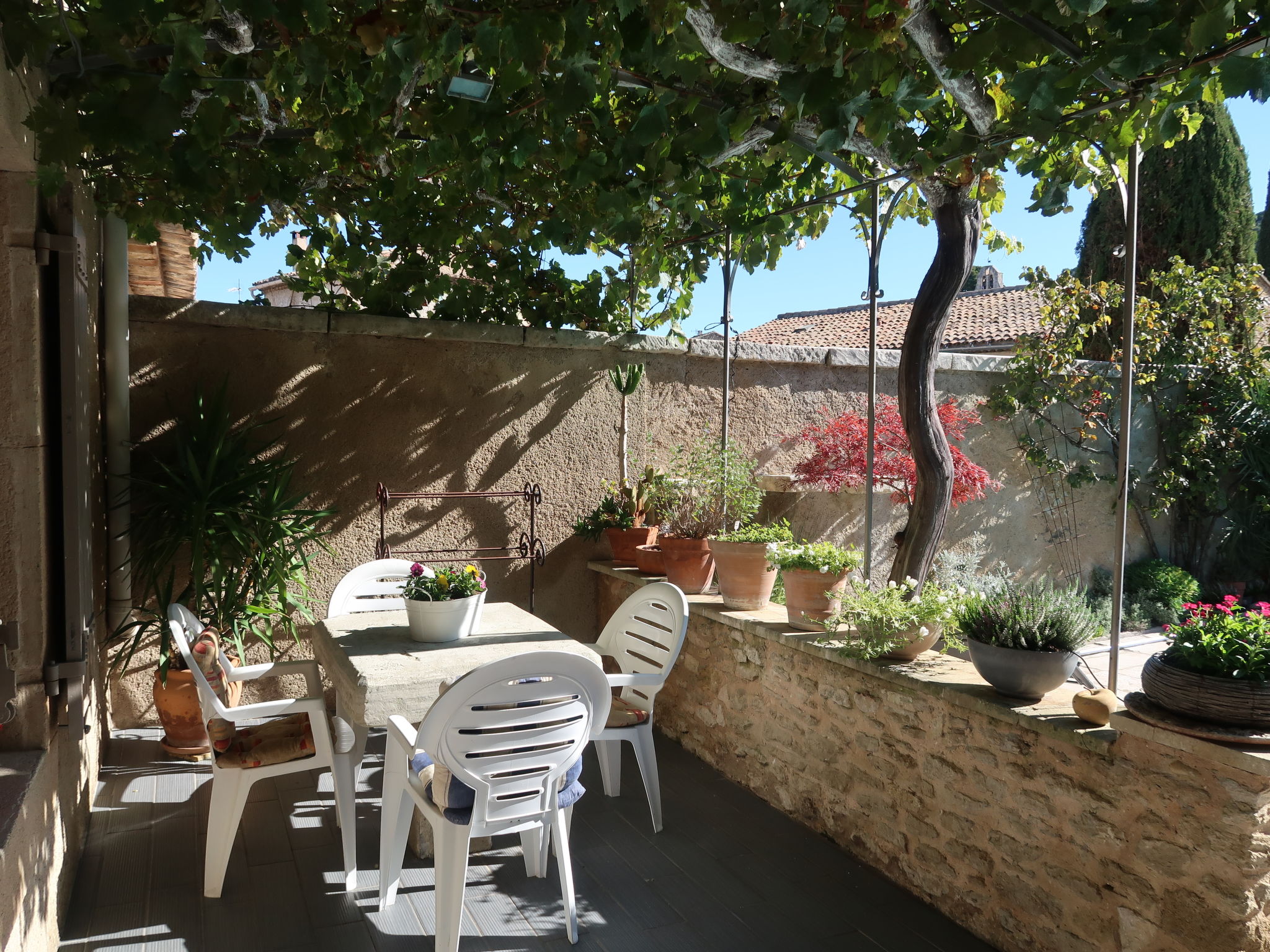 Photo 5 - Maison de 2 chambres à Robion avec piscine privée et jardin