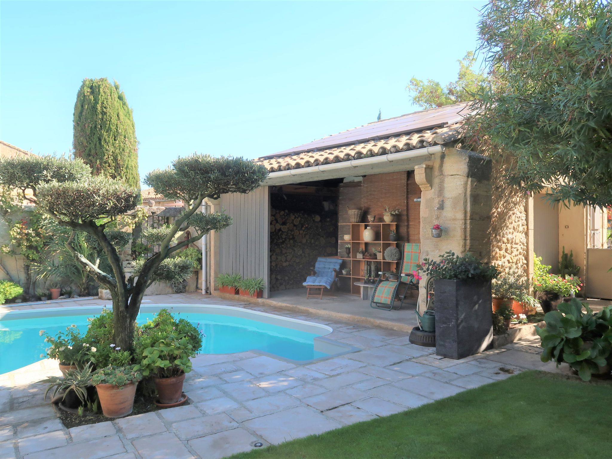 Photo 19 - Maison de 2 chambres à Robion avec piscine privée et terrasse