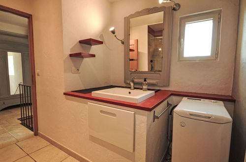 Photo 27 - 2 bedroom House in Robion with private pool and garden