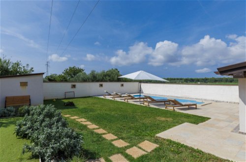 Foto 11 - Casa con 4 camere da letto a Medulin con piscina privata e vista mare