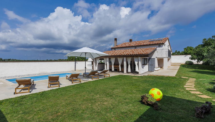 Foto 1 - Casa de 4 quartos em Medulin com piscina privada e jardim