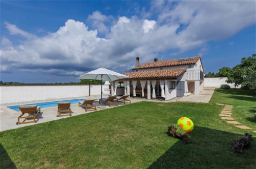 Foto 1 - Casa de 4 quartos em Medulin com piscina privada e vistas do mar