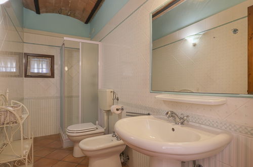 Photo 15 - 1 bedroom Apartment in San Gimignano with swimming pool and garden