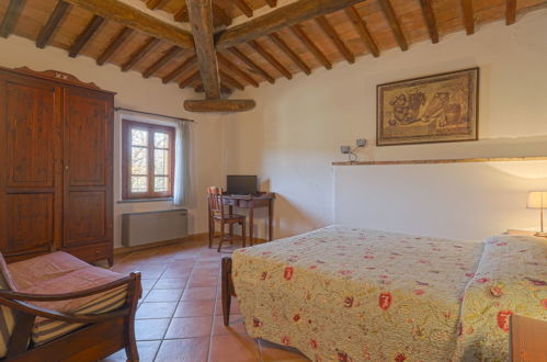 Photo 19 - 1 bedroom Apartment in San Gimignano with swimming pool and garden