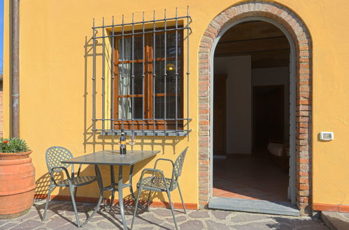 Photo 26 - 1 bedroom Apartment in San Gimignano with swimming pool and garden