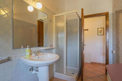 Photo 16 - 1 bedroom Apartment in San Gimignano with swimming pool and garden