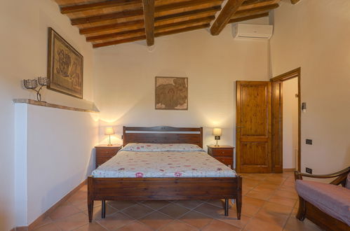 Photo 17 - 1 bedroom Apartment in San Gimignano with swimming pool and garden