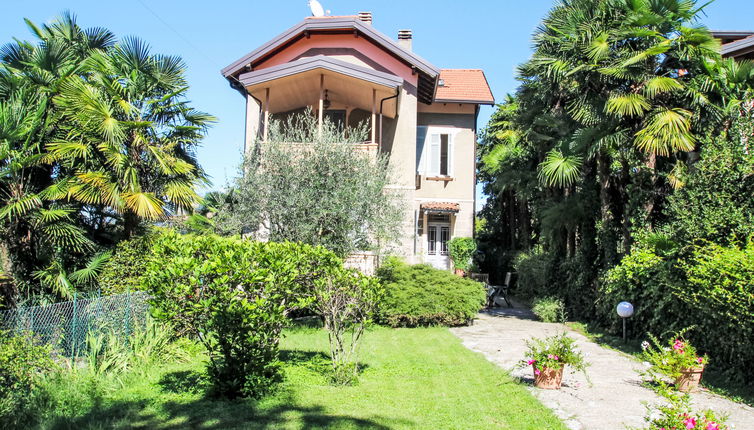 Foto 1 - Appartamento con 3 camere da letto a Castelveccana con giardino e terrazza