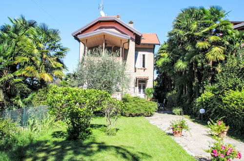 Foto 1 - Appartamento con 3 camere da letto a Castelveccana con giardino e terrazza