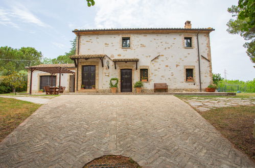 Photo 15 - 5 bedroom House in Penne with private pool and garden