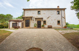 Foto 2 - Casa de 5 quartos em Penne com piscina privada e vista para a montanha