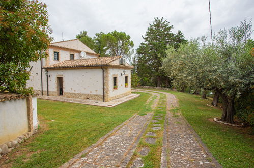 Foto 20 - Casa de 5 quartos em Penne com piscina privada e vista para a montanha