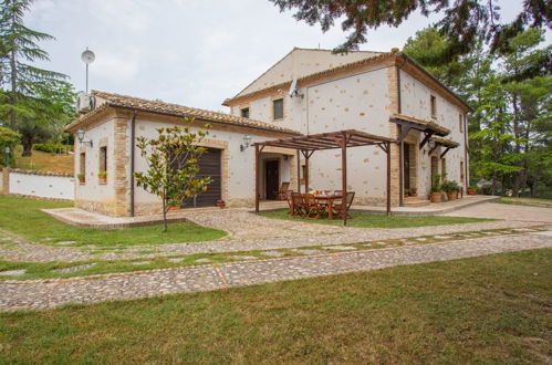 Foto 18 - Casa de 5 habitaciones en Penne con piscina privada y vistas a la montaña