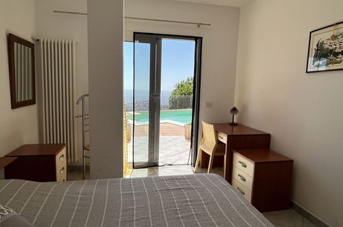 Foto 18 - Haus mit 5 Schlafzimmern in Imperia mit privater pool und blick aufs meer