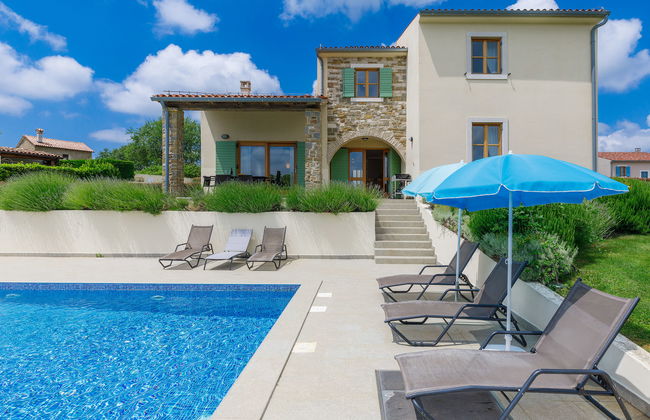 Casa de 5 quartos em Buje com piscina privada e jardim - Foto 1