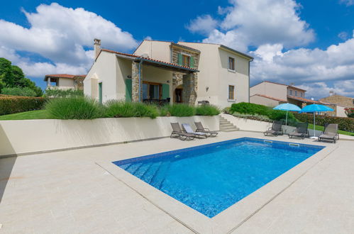 Foto 34 - Casa con 4 camere da letto a Buje con piscina privata e giardino
