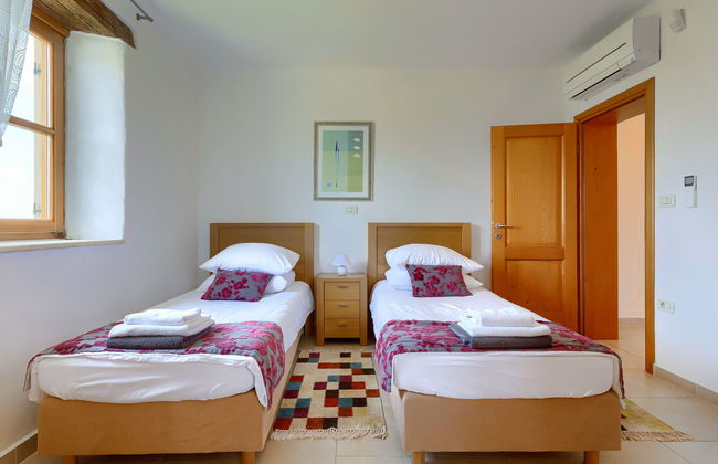 Casa de 5 quartos em Buje com piscina privada e jardim - Foto 19