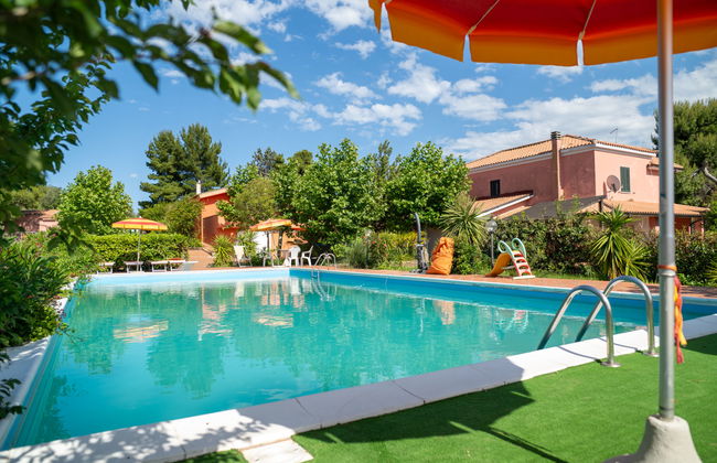 Casa de 4 quartos em Città Sant'Angelo com piscina e jardim - Foto 2