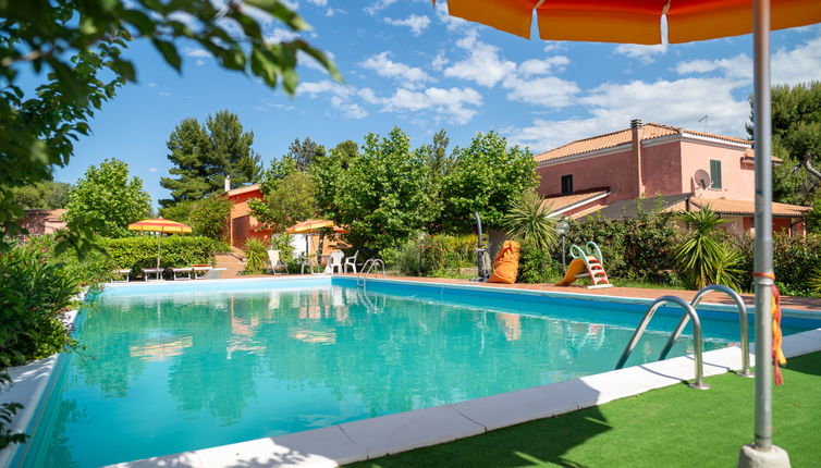 Photo 1 - 4 bedroom House in Città Sant'Angelo with swimming pool and garden