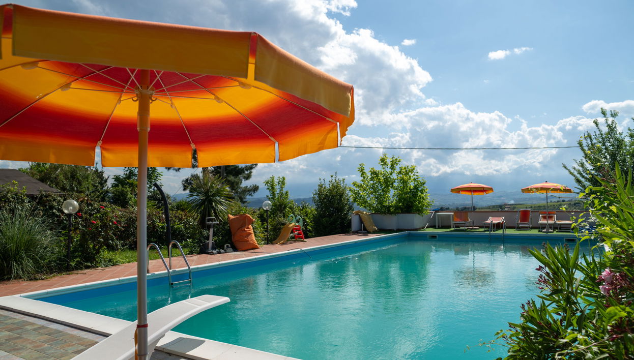 Casa de 4 quartos em Città Sant'Angelo com piscina e jardim - Foto 1