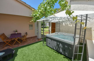 Photo 1 - Maison de 3 chambres à Sukošan avec jardin et terrasse