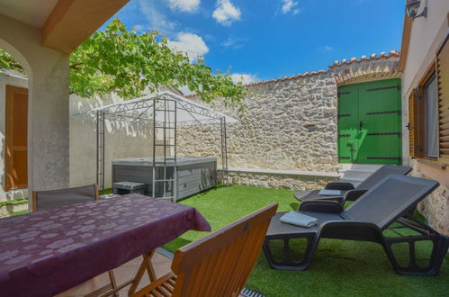 Foto 20 - Casa de 3 quartos em Sukošan com jardim e terraço