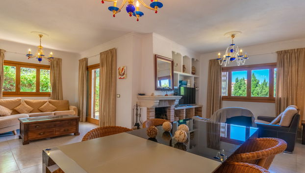4 bedroom House in Llucmajor with private pool and garden - Photo 4