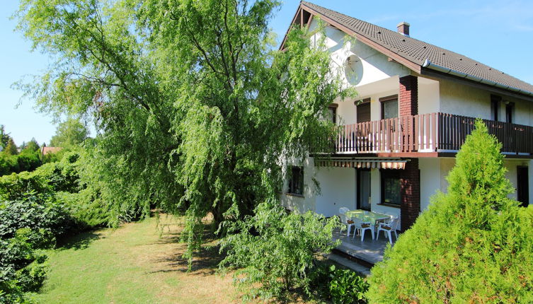 Photo 1 - Maison de 6 chambres à Balatonfenyves avec jardin et terrasse