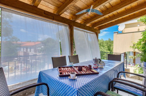 Photo 2 - Maison de 2 chambres à Dobrinj avec piscine et vues à la mer