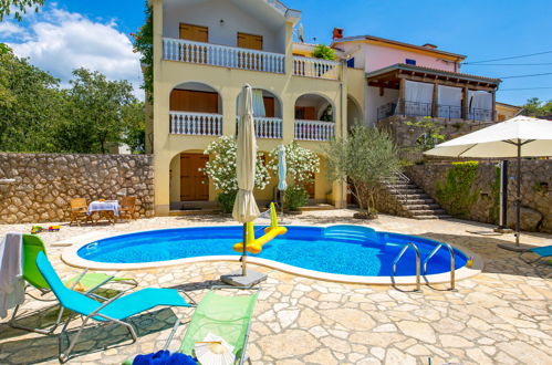 Foto 16 - Casa de 2 habitaciones en Dobrinj con piscina y vistas al mar