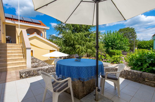 Foto 7 - Casa de 2 quartos em Dobrinj com piscina e vistas do mar