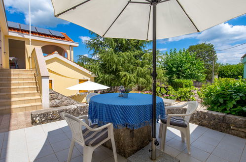 Photo 7 - Maison de 2 chambres à Dobrinj avec piscine et vues à la mer