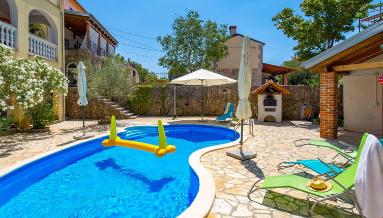 Foto 1 - Casa de 2 quartos em Dobrinj com piscina e terraço