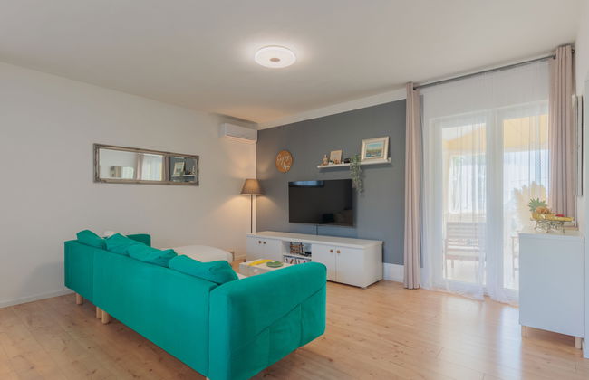 4 bedroom Apartment in Jasenice with garden and terrace - Photo 8