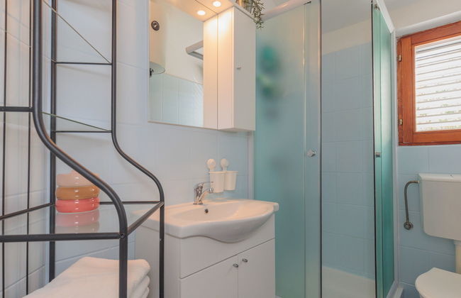 4 bedroom Apartment in Jasenice with garden and terrace - Photo 20