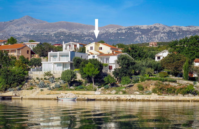 4 bedroom Apartment in Jasenice with garden and terrace - Photo 1