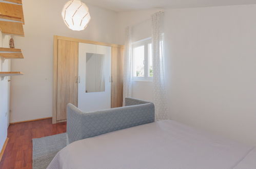 Foto 30 - Appartamento con 4 camere da letto a Jasenice con terrazza e vista mare