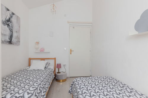 Foto 36 - Appartamento con 4 camere da letto a Jasenice con terrazza e vista mare