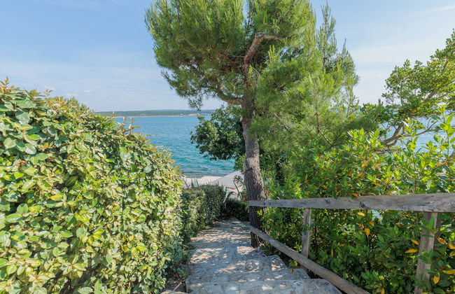 4 bedroom Apartment in Jasenice with garden and terrace - Photo 43