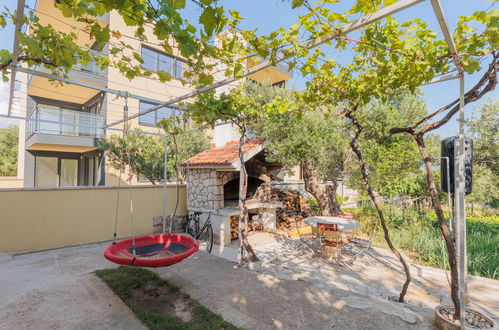 Photo 42 - Appartement de 4 chambres à Jasenice avec jardin et terrasse