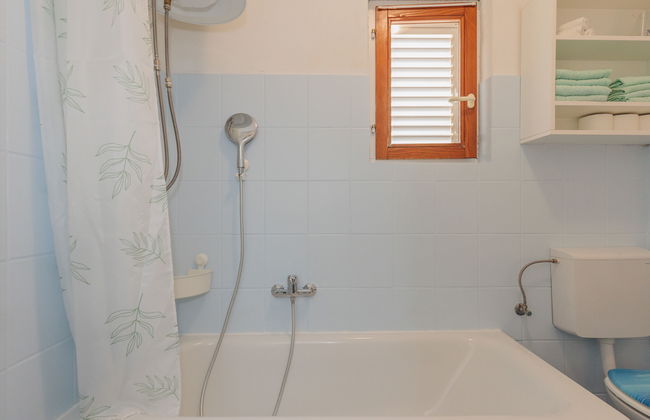 4 bedroom Apartment in Jasenice with garden and terrace - Photo 23