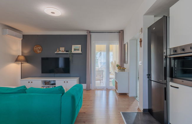 4 bedroom Apartment in Jasenice with garden and terrace - Photo 14