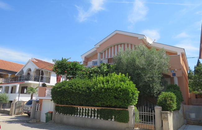 Apartamento de 4 quartos em Jasenice com jardim - Foto 1
